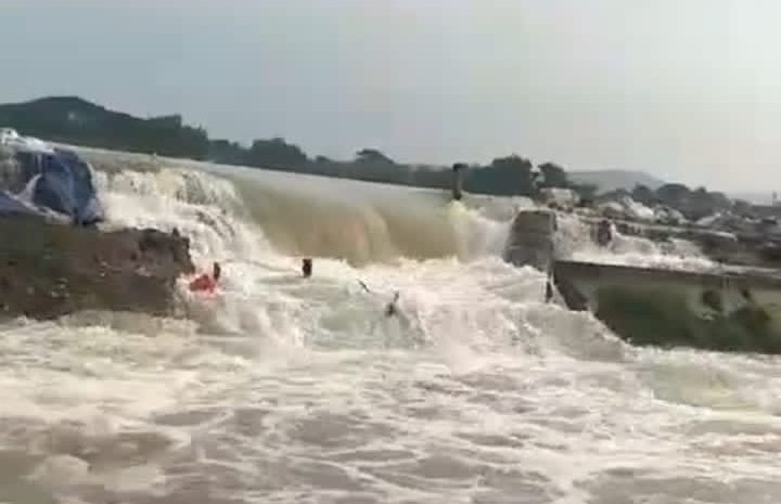Kondisi jebolnya tanggul Bugel Godong sebelum mendapatkan perbaikan, Jumat (15/3) pagi. Rubadi/Dok RMOLJateng