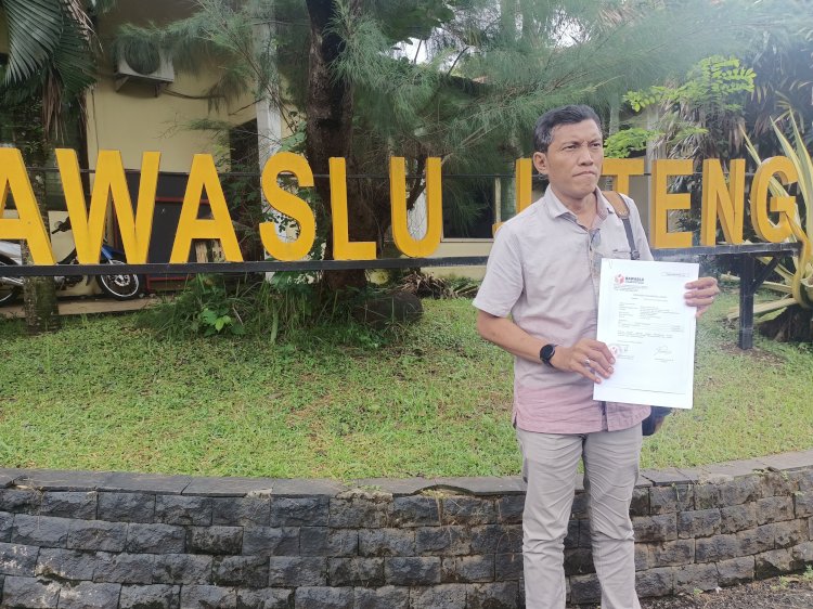 Ketua Tim Pemantau Pemilu Yayasan Dewi Keadilan Indonesia, Ronny Maryanto, Usai Melaporkan Dugaan Pelanggaran Etika Dan Pidana Dalam Pelaksanaan Rekapitulasi Perhitungan Suara Di Tingkat Kecamatan. Umar Dani/RMOLJateng