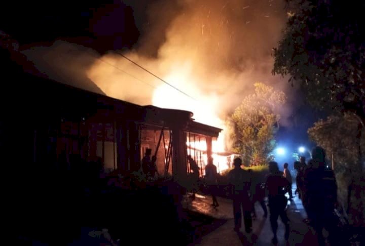 Rumah Di Desa Tawang, Kecamatan Susukan, Kabupaten Semarang, Nyaris Ludes Terbakar Saat Ditinggal Pemiliknya Menjalankan Ibadah Tarawih, Sabtu (16/03) Malam. Erna Yunus B/RMOLJateng