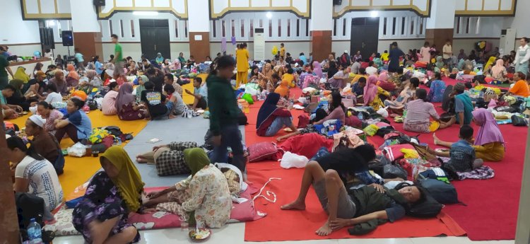 Jumlah warga pengungsi terdampak banjir di Kudus dan Demak yang menghuni di 15 titik pengungsian yang disediakan oleh Pemkab Kudus, hingga kini terus saja meningkat. Arif Edy Purnomo/Dok.RMOLJateng