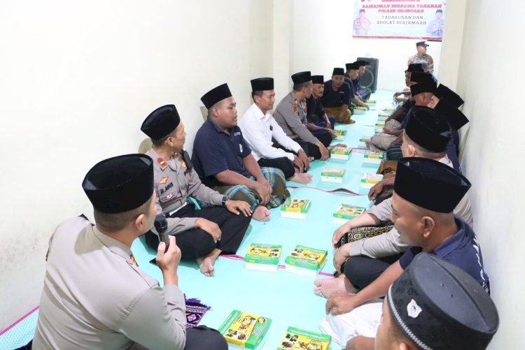 Kapolres Grobogan bersama jajaran mengajak para tahanan lakukan buka bersama di ruang tahanan Mapolres Grobogan, Rabu (20/3) petang. Rubadi/Dok.RMOLJateng