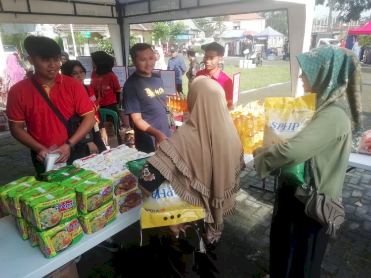 Pasar Murah yang digelar Alfamart menawar sejumlah bahan kebutuhan pokok masyarakat. Istimewa
