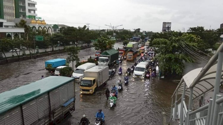 Ditlantas Polda Jawa Tengah akan menyiapkan beberapa jalur alternatif untuk siap mengantisipasi potensi banjir di Jalur Pantura Semarang hingga Kudus. Dicky Aditya/RMOLJateng