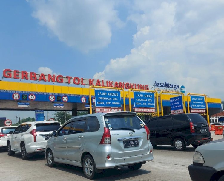 Gerbang Tol Kalikangkung Pada Arus Mudik Dan Balik Lebaran Tahun 2024 Ini Akan Menjadi Fokus Perhatian Karena Diperkirakan Bakal Sangat Padat Jadi Titik Pertemuan Pintu Masuk Kendaraan Pemudik Dari Jakarta Menuju Jawa Tengah. Dokumentasi