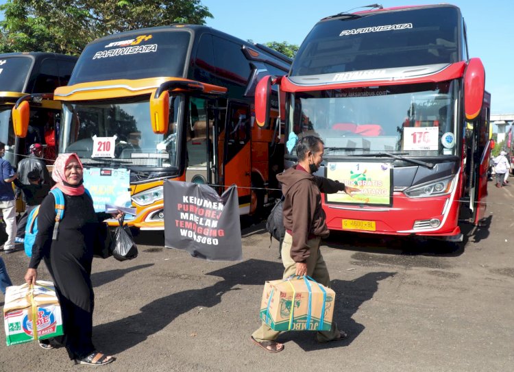 Tiga Unit Bus Disiapkan Pemerintah Kabupaten Kudus Dalam Program Mudik Gratis Pada Lebaran Tahun Ini Bagi Masyarakat Kota Kretek Yang Merantau Di Wilayah Jabodetabek. Arif Edy Purnomo/RMOLJateng  