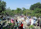 Tradisi Ziarah Jelang Lebaran, Masyarakat Padati Makam Bergota 