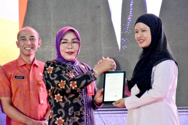 Bupati Grobogan Sri Sumarni usai menyerahkan SK PPPK Kabupaten Grobogan, Selasa (2/4) siang. Rubadi/RMOLJateng