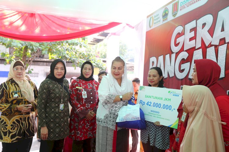Wali Kota Semarang, Hevearita Gunaryanti Rahayu, Saat Menghadiri Bazar Ramadan Di Jalan Brotojoyo, Kecamatan Semarang Utara, Kamis (04/04). Umar Dani/RMOLJateng
