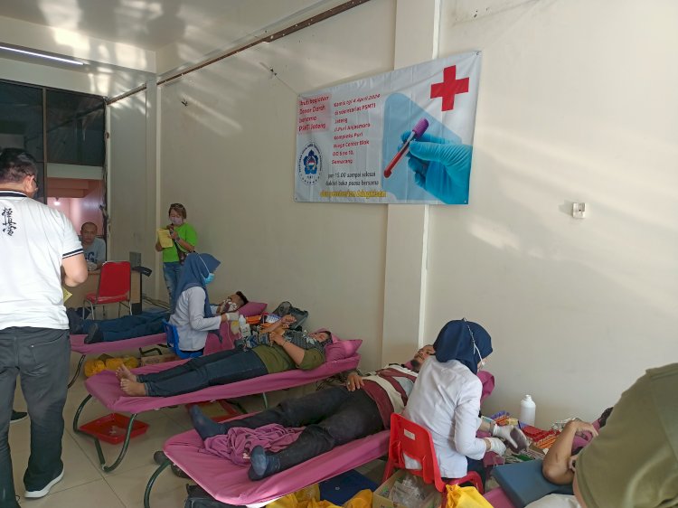 Kegiatan Sosial Donor Darah Yang Diselenggarakan Dan Diinisiasi Oleh PSMTI Jawa Tengah Di Kantor Sekretariatnya,  Jalan Puri Anjasmoro, Komplek Puri Niaga Center Blok DD 5, No 10 Kota Semarang, Kamis (04/04). Umar Dani/RMOLJateng