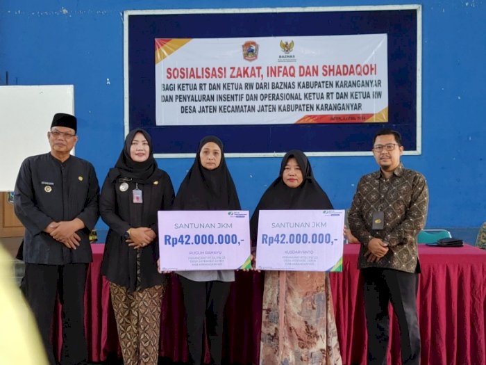 Dua Ahli Waris Perangkat Desa RT/RW Desa Jaten Kecamatan Jaten Terima Santunan Dari BPJamsostek. Dian Tanti Burhani/RMOLJateng