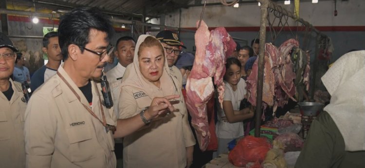 Wali Kota Semarang Hevearita Gunaryanti Rahayu Meninjau Harga Dan Stok Kebutuhan Pokok Di Pasar Tradisional, Jumat (05/04) Untuk Pastikan Siap Dan Aman Dalam Mencukupi Tingginya Permintaan Masyarakat Jelang Lebaran. Dicky A Wijaya/RMOLJateng