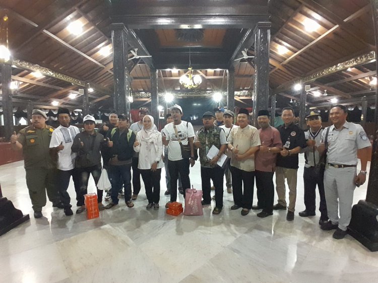 Bupati Demak menerima pemudik dalam program Mudik Gratis di Pendopo Demak, Sabtu (6/4). Nungki/RMOLJateng