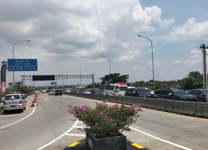 Kepadatan kendaraan di gerbang tol Karanganyar. Dian Tanti/RMOLJateng