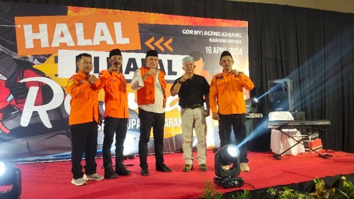 Prihanto (tengah) bersama sesepuh relawan Karanganyar. Dian Tanti/RMOLJateng