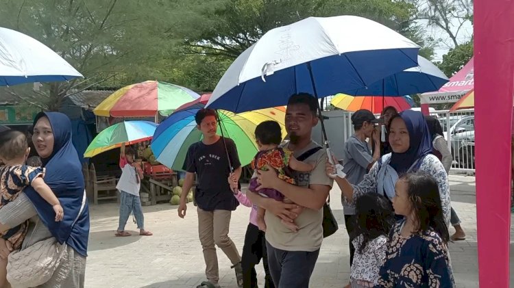 Para pengunjung wisata alam Bledug Kuwu, Rabu (17/4) siang. Rubadi/RMOLJateng