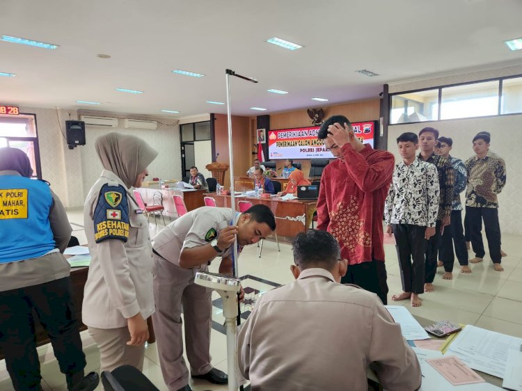 Kegiatan pemeriksaan administrasi (Rikmin) awal Penerimaan Polri Jalur Akpol, Bintara hingga Tamtama di Aula Mapolres Jepara, Arif Edy Purnomo/RMOLJateng