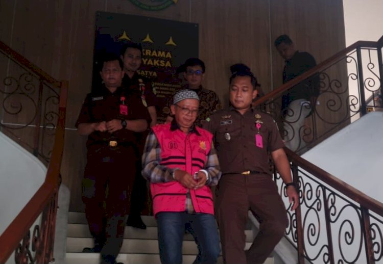 Kades Krinjing Nonaktif saat akan diboyong ke Lapas Magelang. Istimewa
