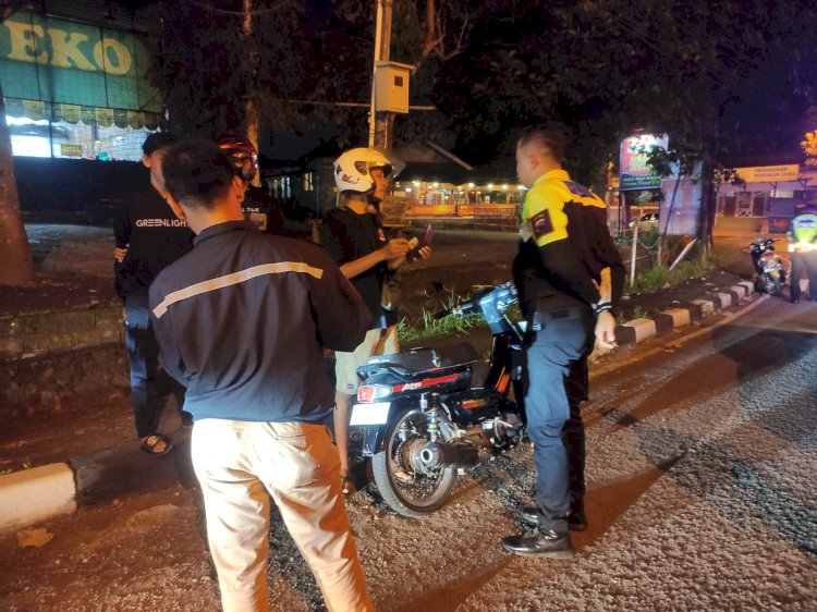 Satlantas Mengamankan 6 Pengendara Sepeda Motor Diduga Akan Melakukan Balap Liar Di Jalan Lingkar Selatan (JLS) Salatiga, Minggu (21/04). Erna Yunus B/RMOLJateng