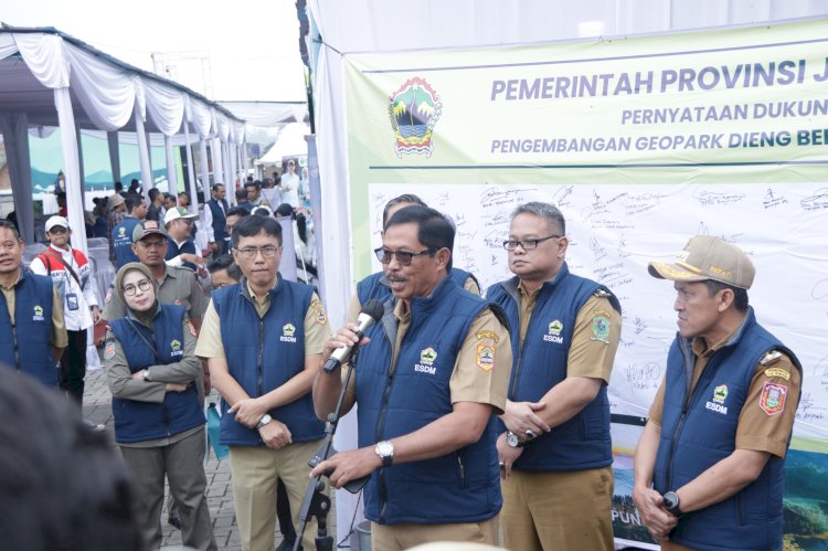 Pj Gubernur Jawa Tengah Nana Sudjana dalam peringatan Hari Bumi 2024 mengajak masyarakat untuk menjaga dan ikut melestarikan lingkungan. Dicky Aditya/RMOLJateng