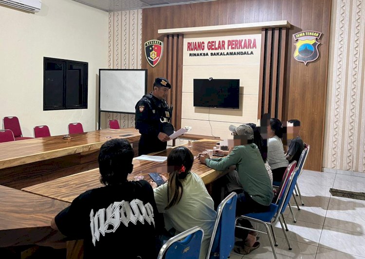 Tiga Pasangan Kumpul Kebo Digerebek Aparat Polres Jepara Dan Secara Masif Merazia Tempat Indekos Sebagai Sarang Berbuat Asusila. Arif Edy Purnomo/RMOLJawaTengah