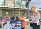 Sambil Tenteng Foto Kapolda Jateng, Satlantas Polres Batang Bagikan 50 Nasi Kotak ke Pengguna Jalan