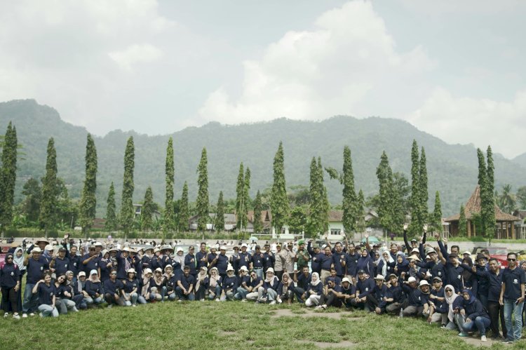 Peserta Aksi Hari Buruh Internasional Atau May Day (Labour Day) Saat Tiba Di Desa Karanganyar, Kecamatan Borobudur, Magelang Pada Rabu (01/05) Siang. Istimewa