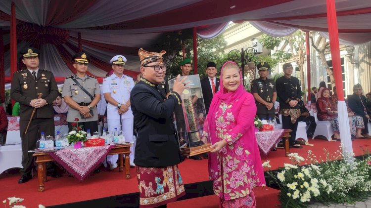 Wali Kota Semarang, Hevearita Gunaryanti Rahayu Bersama Jajaran Forum Koordinasi Pimpinan Daerah (Forkopimda) Saat Upacara Hari Jadi Kota Semarang Ke 477 Di Halaman Balai Kota Semarang, Kamis (02/05). Soetjipto/RMOLJawaTengah