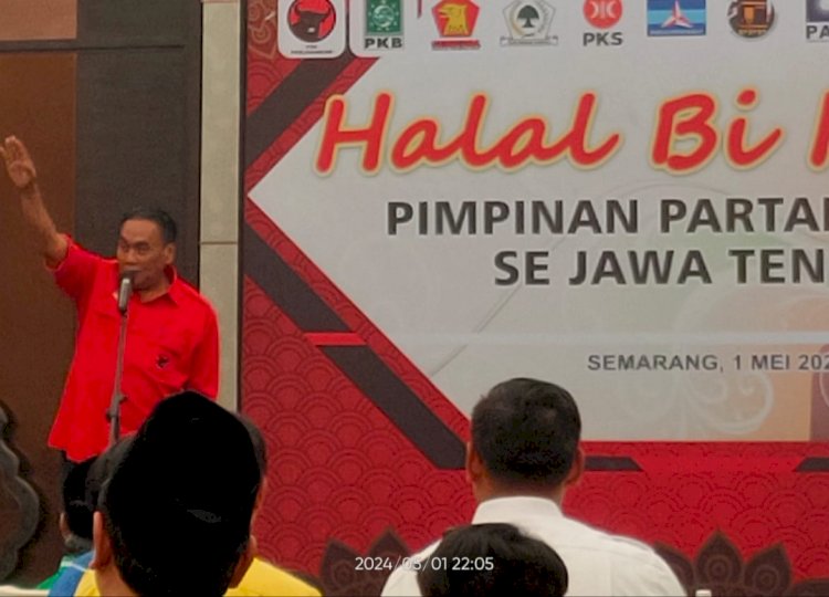 Ketua Dewan Pimpinan Daerah (DPD) PDI Perjuangan Bambang Wuryanto terlihat bercanda dan santai saat menggelar acara Halal Bihalal Pimpinan Partai Politik se-Jateng, Rabu (1/5) malam di Hotel Padma, Semarang. Istimewa