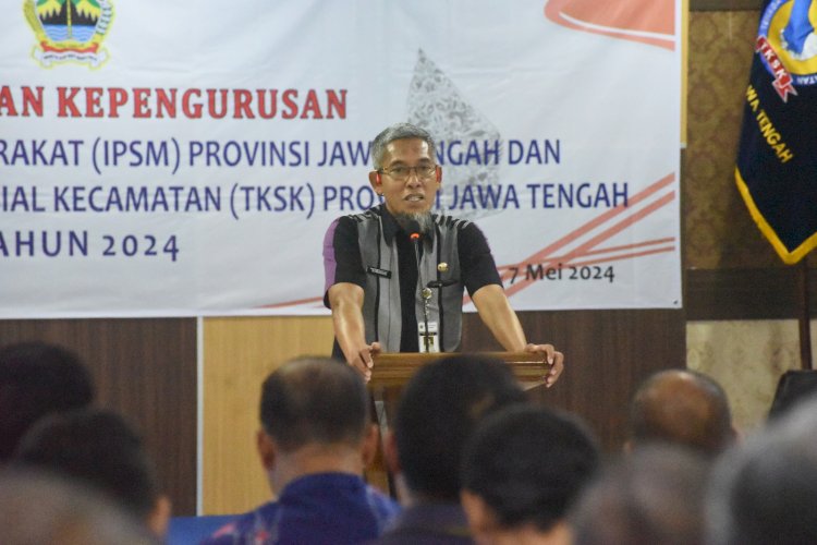 Sekretaris Daerah provinsi Jawa Tengah Sumarno usai mengukuhkan Ikatan PSM dan Forum TKSK Jateng di Kantor Dinas Sosial Jateng, Selasa (7/5). Istimewa