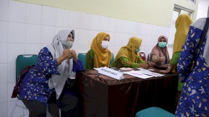 Para Tenaga Kesehatan Di PKU Muhammadiyah Melaksanakan Rangkaian Milad Aisyiyah Ke-107 Dengan Gelar Baksos Pelayanan Keluarga Berencana Gratis Untuk Masyarakat. Dian Tanti Burhani/RMOLJawaTengah