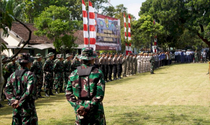 Peserta Program TNI Manunggal Membangun Desa (TMMD) Sengkuyung Tahap II Tahun 2024 Di Kota Salatiga, Di Halaman Terminal Tingkir, Salatiga, Rabu (08/05). Erna Yunus B
