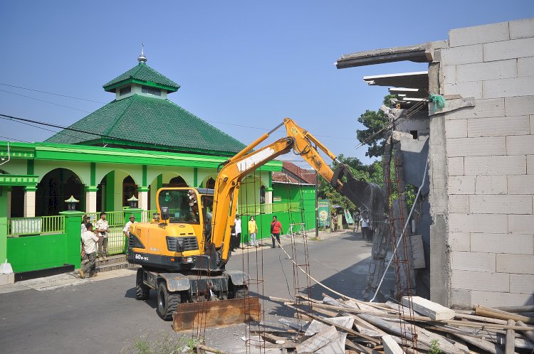 Kasus Hukum Picu Pembongkaran Lahan Fasum Yang Diperjualbelikan. Wahyu Sulistiyawan/RMOLJawaTengah
