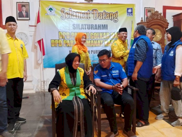 Ketua PAN Berliando Luthfi Zulfikar Dan Ketua Golkar Yuli Hastuti Berbincang Akrab Usai Pertemuan Kedua Parpol. Budi Agung/RMOLJawaTengah