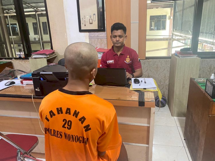 Pelaku Pencurian Sedang Dimintai Keterangan Di Oleh Penyidik. Foto Hubungan Masyarakat Polres Wonogiri