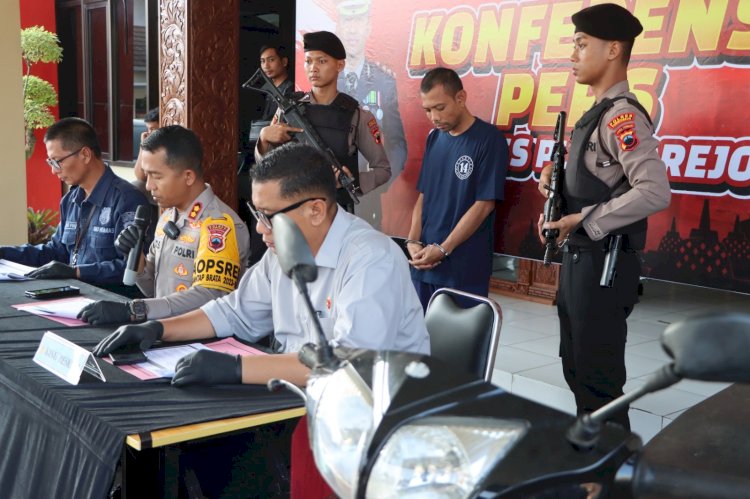 Kapolres Purworejo AKBP Eko Sunaryo Memberikan Keterangan Pers Tentang Penangkapan Pelaku Tindak Pencurian Yang Dilakukan Tetangga. Budi Agung/RMOLJawaTengah