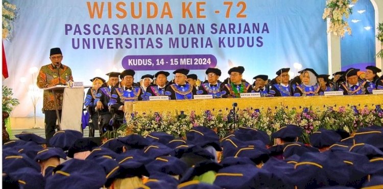 Pj Bupati Kudus Hasan Chabibie memberikan pesan menarik bagi ratusan wisudawan UMK. Arif Edy Purnomo/RMOLJateng