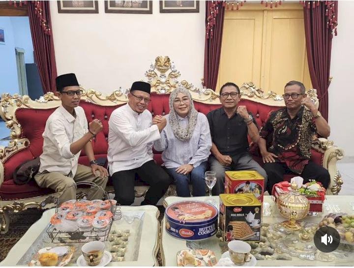 Sekretaris DPD Nasdem Grobogan Dery Dwi Mei Wibowo Dan Ketua Desk Pilkada Nasdem H. Solikin Saat Mendatangi Ketua DPC PDI-P Grobogan Sri Sumarni, Minggu (19/05) Siang. Rubadi/RMOLJawaTengah