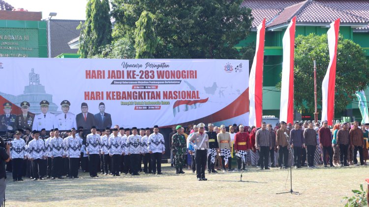 Upacara bendera  di alun-alun, dalam rangka peringatan ke-116 hari Kebangkitan Nasional dan Hari Jadi ke 283 Kabupaten Wonogiri. Humas Polres Wonogiri