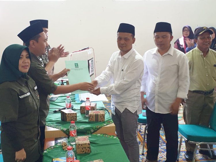 Pengusaha asal Kabupaten Brebes, Slamet Riyadi, mendaftar jadi bakal cawabup Tegal melalui Partai Kebangkitan Bangsa (PKB).