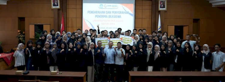 Penyerahan beasiswa kepada 427 mahasiswa berlangsung di Gedung Rektorat UMK. Arif Edy Purnomo/RMOLjateng