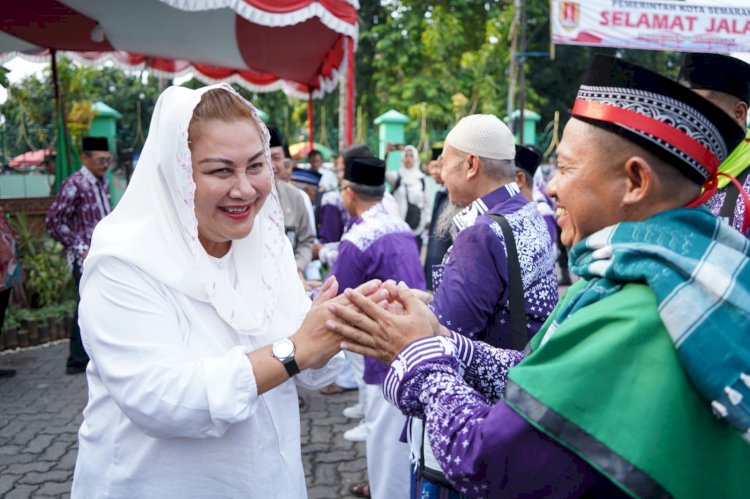 Wali Kota Semarang, Hevearita Gunaryanti Rahayu saat menghadiri pelepasan Calon Jemaah Haji di Asrama Haji Islamic Center Kota Semarang, Rabu (22/5). Istimewa