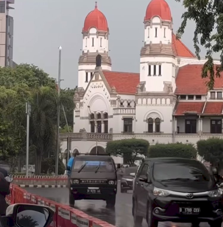 Ramai Di Media Sosial Netizen Membuat Tulisan-Tulisan Dan Postingan Lucu Tentang Hujan Kamis (23/5) Sore Ini Yang Guyur Kota Semarang
