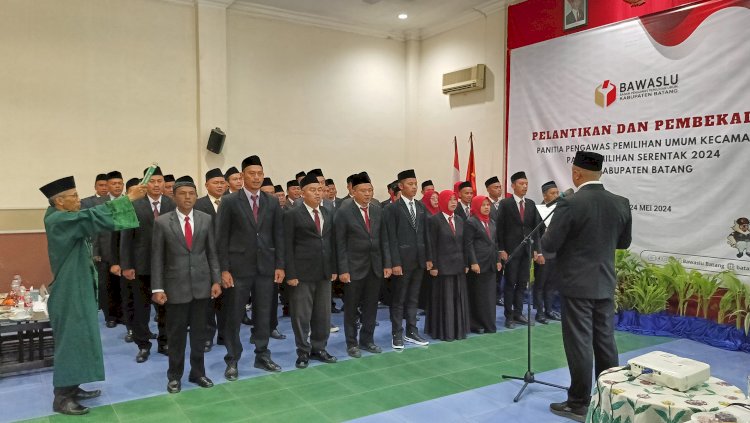 Pelantikan 45 Panwascam Kabupaten Batang, Jumat (24/5).