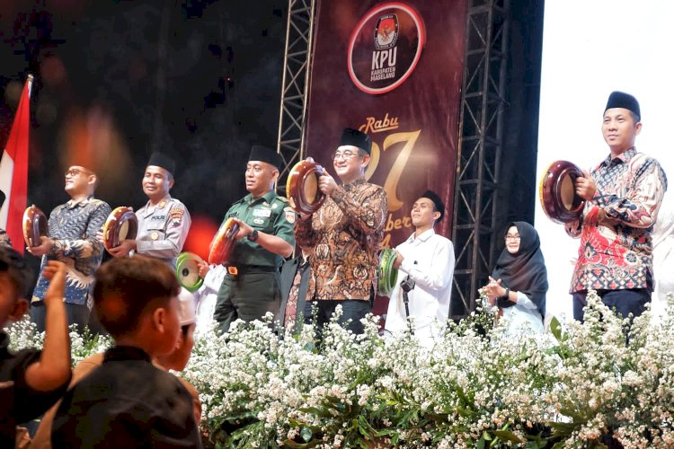 Pj Bupati Magelang Sepyo Achanto Bersama Jajaran Forkopimda Dan KPU Dalam Peluncuran Maskot Sirandu Dan Jingle "Magelang Memilih" Pilbup Magelang. Istimewa