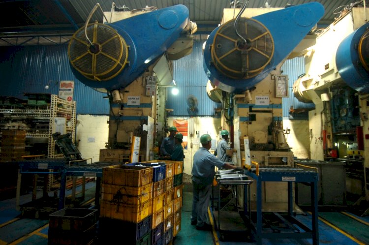 Industri Kecil Menengah (IKM) di Lingkungan Industri Kecil (LIK) Takaru, Kabupaten Tegal