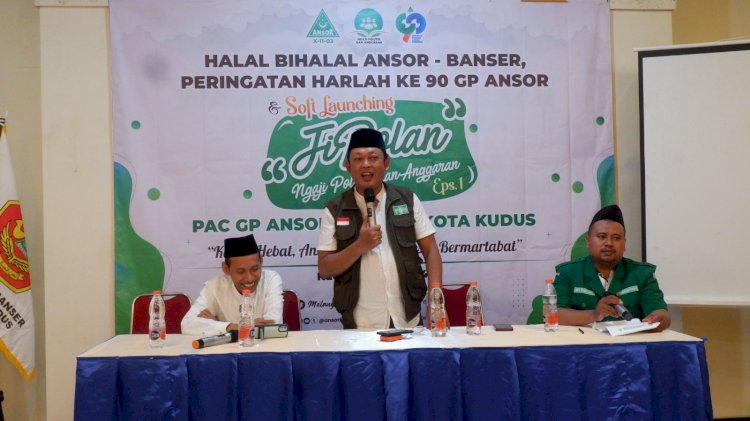 Mawahib meluangkan waktu menata tim Persiku di tengah berbagai kesibukannya selama ini. Arif Edy Purnomo/RMOLjateng