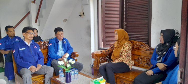 Bupati Demak, Mbak Eisti, Hadir Di Kantor DPC Partai Demokrat Untuk Mendaftarkan Diri Sebagai Calon Bupati. Nungki S Nurhidayanto