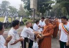 Pertama Kalinya, Umat Buddha Terbuka Beri Persembahan Kepada Para Biksu Di Alun-alun Pancasila Salatiga