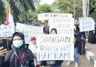 Tabungan untuk Mantu Macet, Sutini Demo Bareng Ratusan Nasabah BMT Mitra Umat Pekalongan di Kantor Walikota