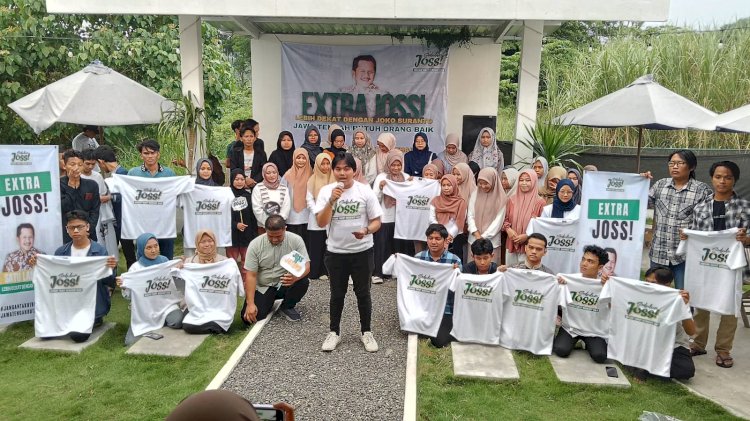 Komunitas anak muda yang tergabung dalam Sedulur Joss, mendeklarasikan dukungan untuk Joko Suranto, pengusaha asal Grobogan, maju dalam pencalonan Gubernur Jateng pada apillada 2024. Deklarasi Sabtu (1/5) sore di kafe Kopi Nuri Ngaliyan, Semarang dihadiri kaum muda dari sejumlah kota. Soetjipto/RMOLJateng